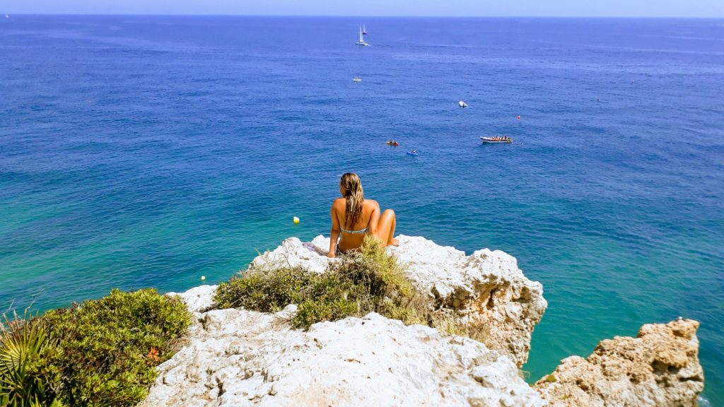 Mit etwas Glück kann man auch im Winter einen Badeurlaub an der Algarve verbringen