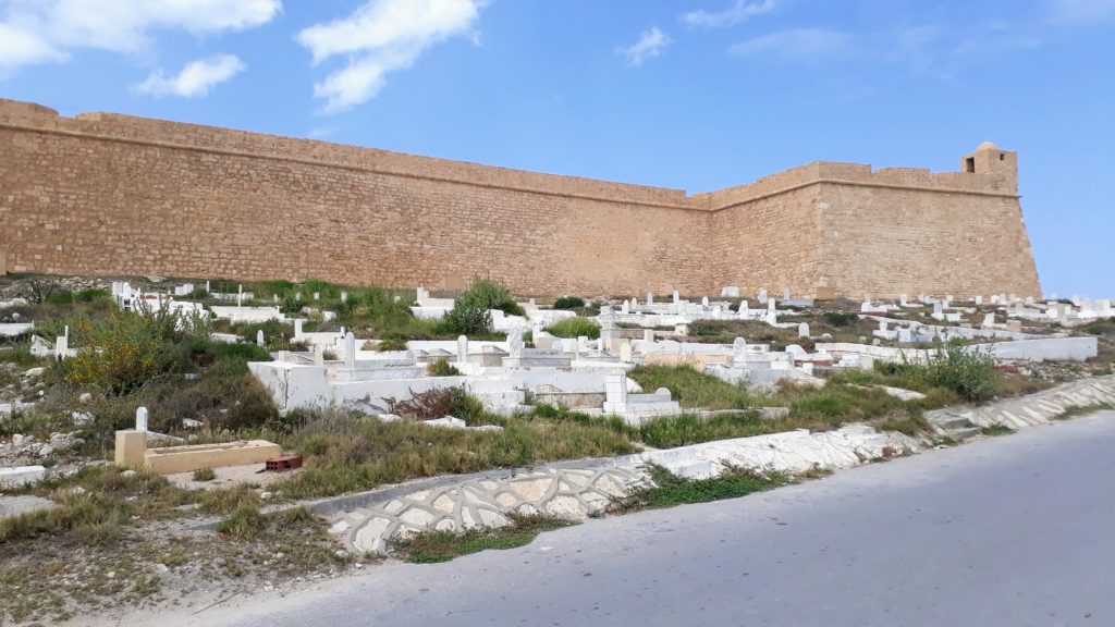 Festung Al Borj Al Kebir mit Friedhof von Mahdia