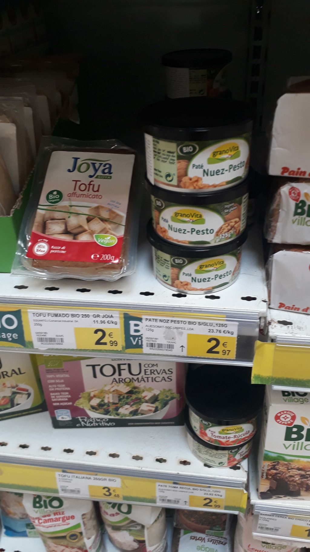 Tofu und Nuss-Pesto-Aufstrich