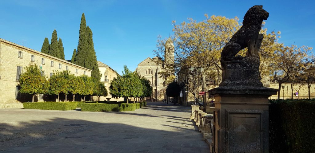 Plaza Vázquez de Molina mit Sacra Capilla del Salvador und Palacio del Deán Ortega in Úbeda