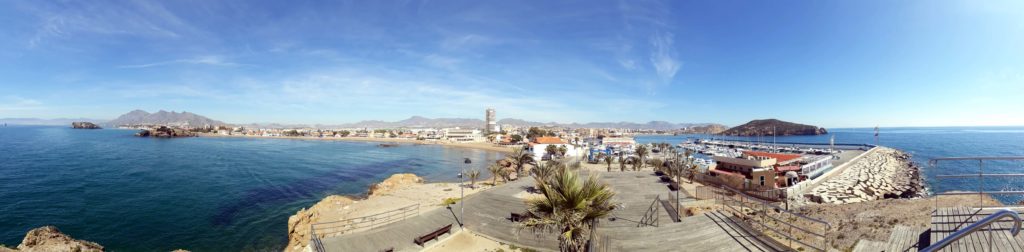 Panoramablick über Puerto de Mazarrón vom Mirador Cabezo de la Reya aus