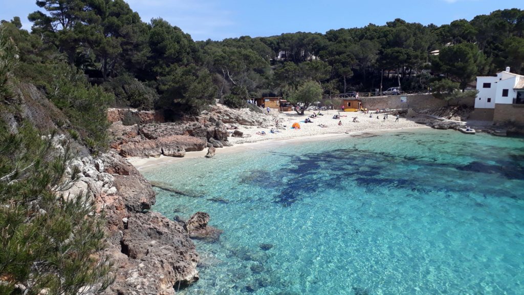 Strand in der Cala Gat bei Cala Ratjada auf Mallorca