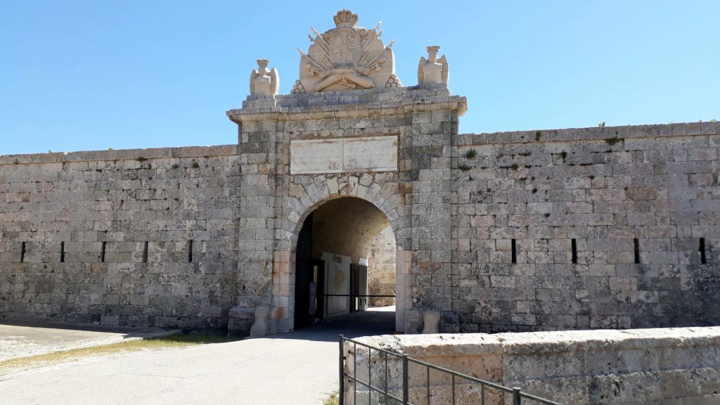 Festung Fortaleza de la Mola in Máo