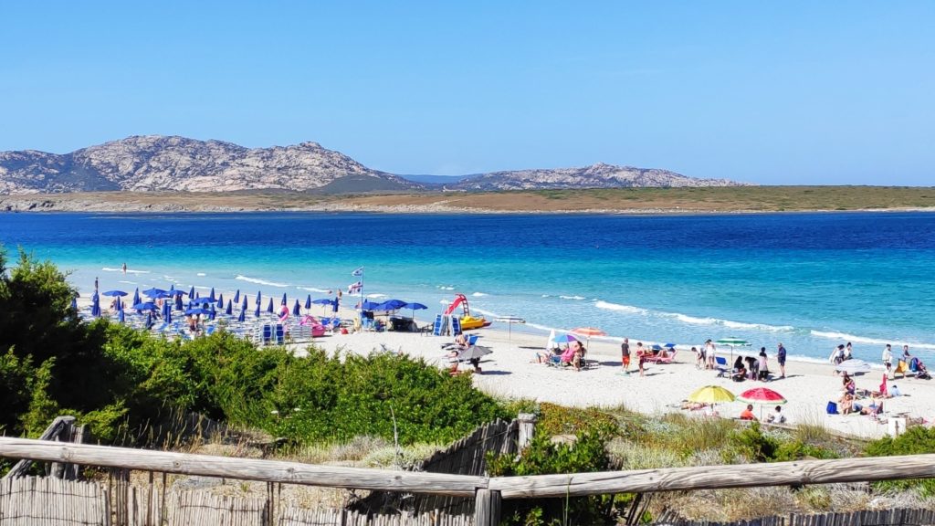 Der Strand von La Pelosa gehört zu den beliebtesten auf Sardinien