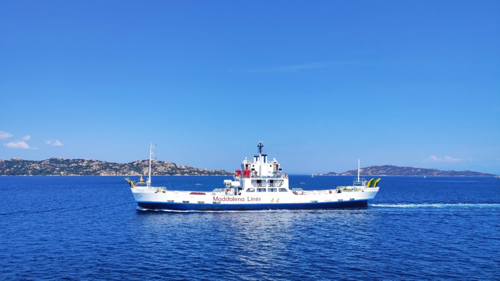 Fähre von Maddalena Lines zwischen Palau und La Maddalena