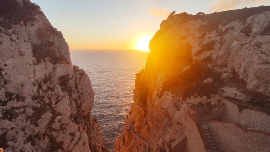 Sonnenuntergang bei der Neptungrotte am Capo Caccia auf Sardinien