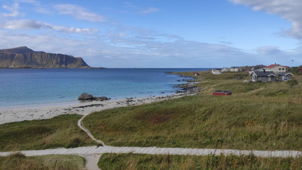 Weißer Sandstrand und klares Wasser: Auf den Lofoten in Norwegen keine Seltenheit