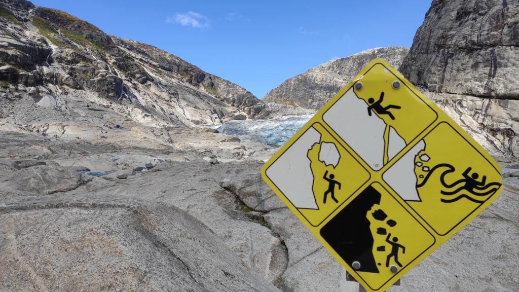 Hinweisschild am Nigardsbreen in Norwegen: Gletscher sind nicht ungefährlich
