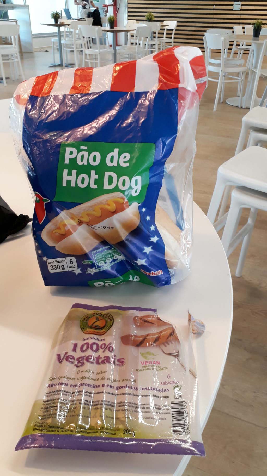 Hot dog buns & vegan sausages from Jumbo. And no, that's not Ikea in the background and we would never assemble our own vegan hotdogs there and make them warm in the microwave...who does such a thing?! ;)