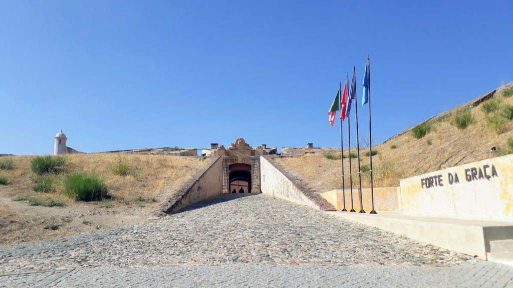 Entrance to the Forte de Nossa Senhora da Graça