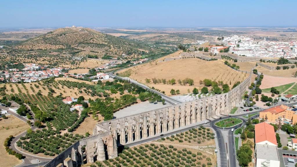 The four-story Aqueduto da Amoreira in Elvas